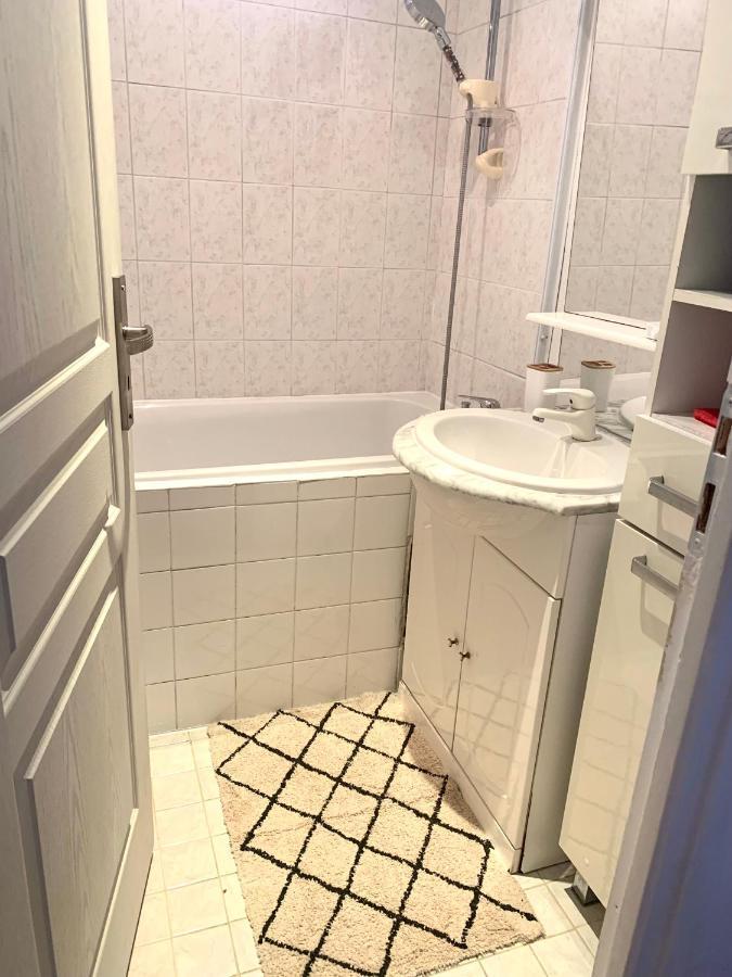 Little Champs-Elysees Apartment ดร็องซี ภายนอก รูปภาพ